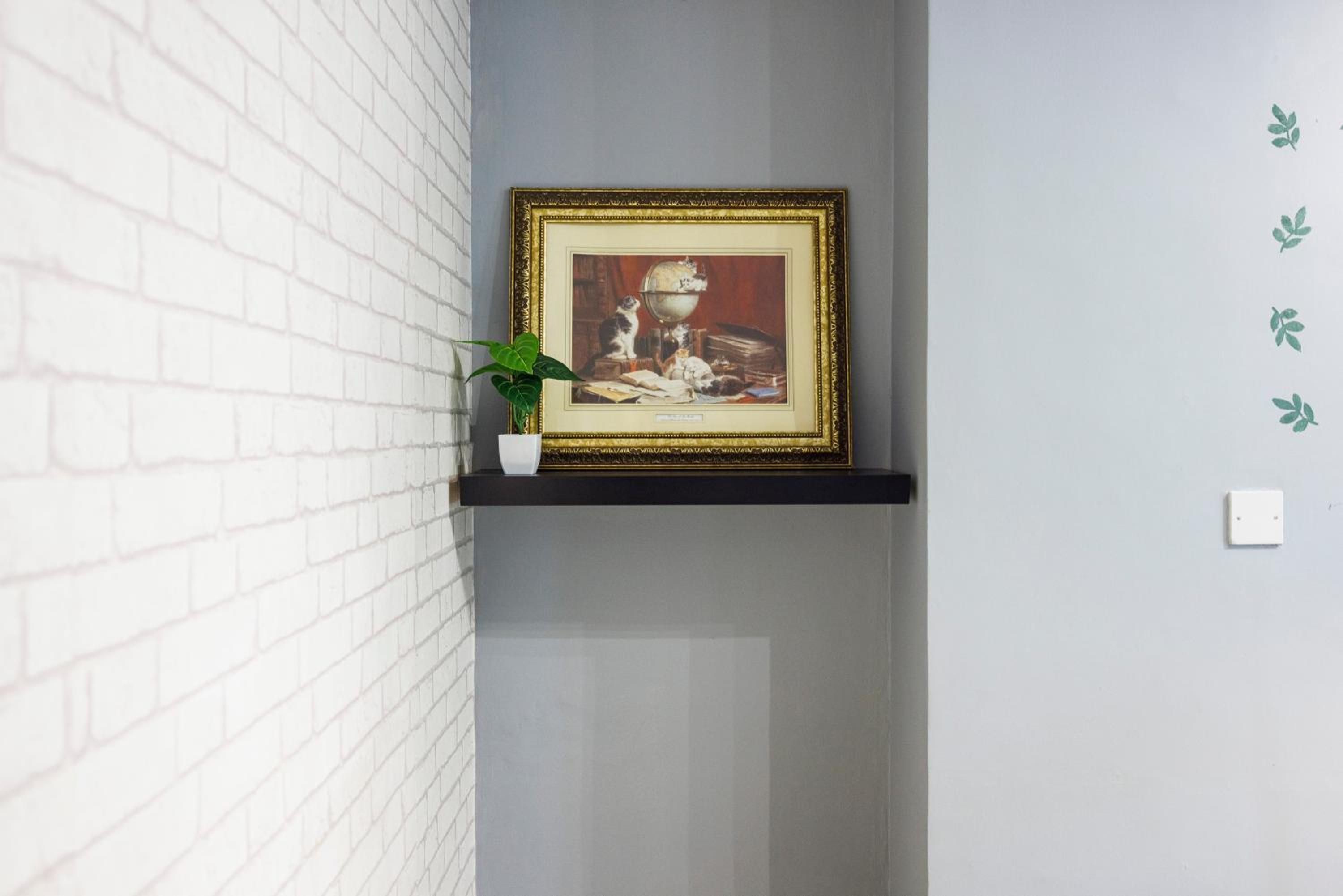 Chic 2-Bedroom Apartment with Balcony & Patio - Minutes from Stratford & Victoria Park - Holiday Special Offer!