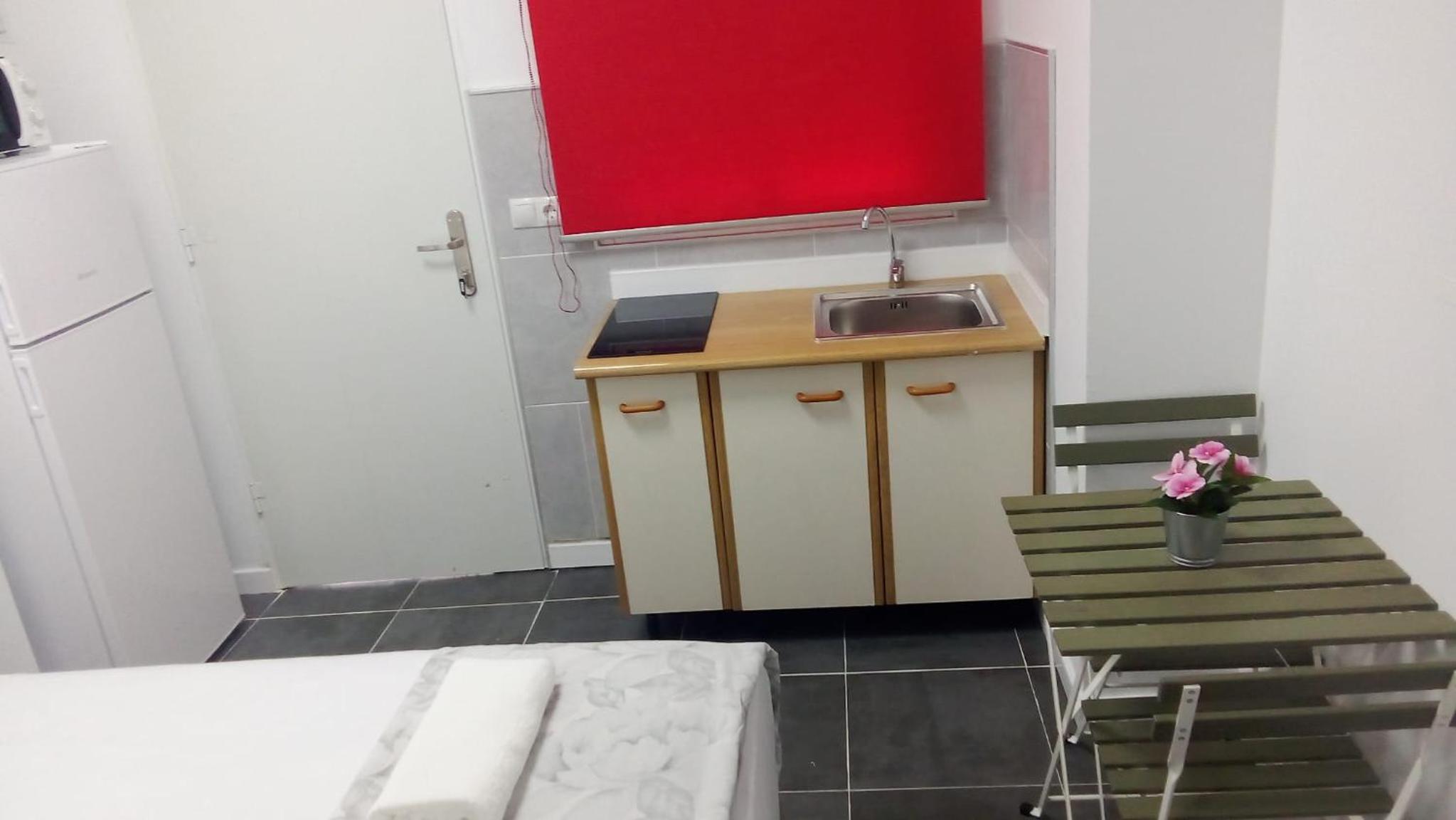 Estudio encantador cerca del carrefour rosaleda 1