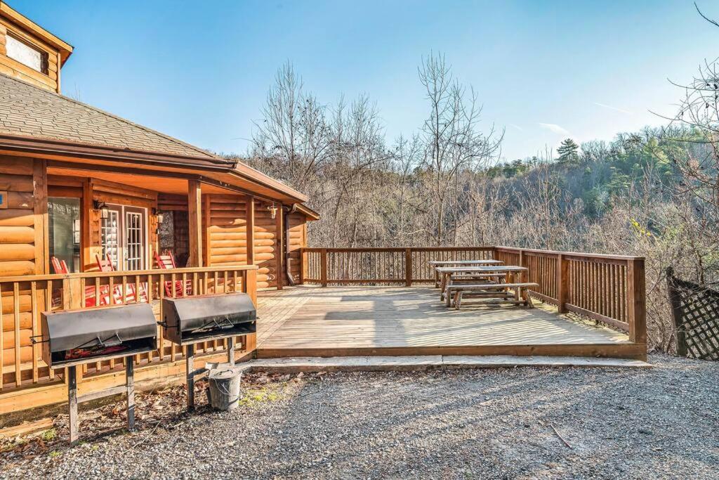 Gatlinburg Retreat with Pool view 3