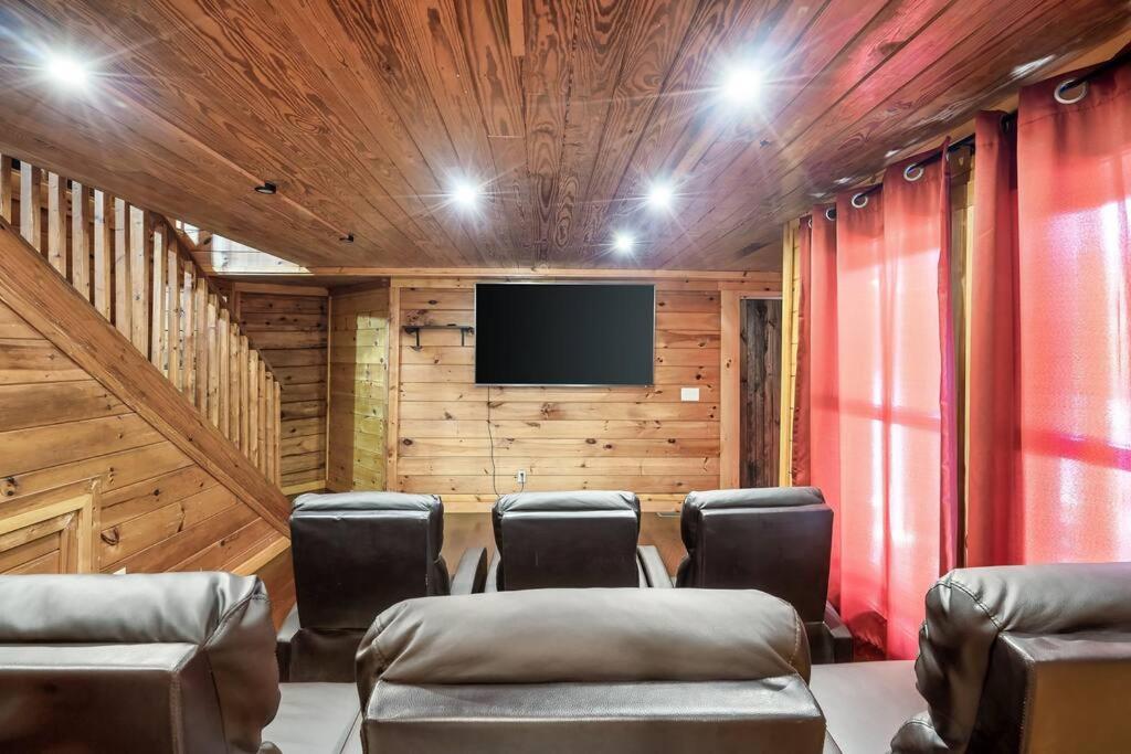 Gatlinburg Retreat with Pool view 4