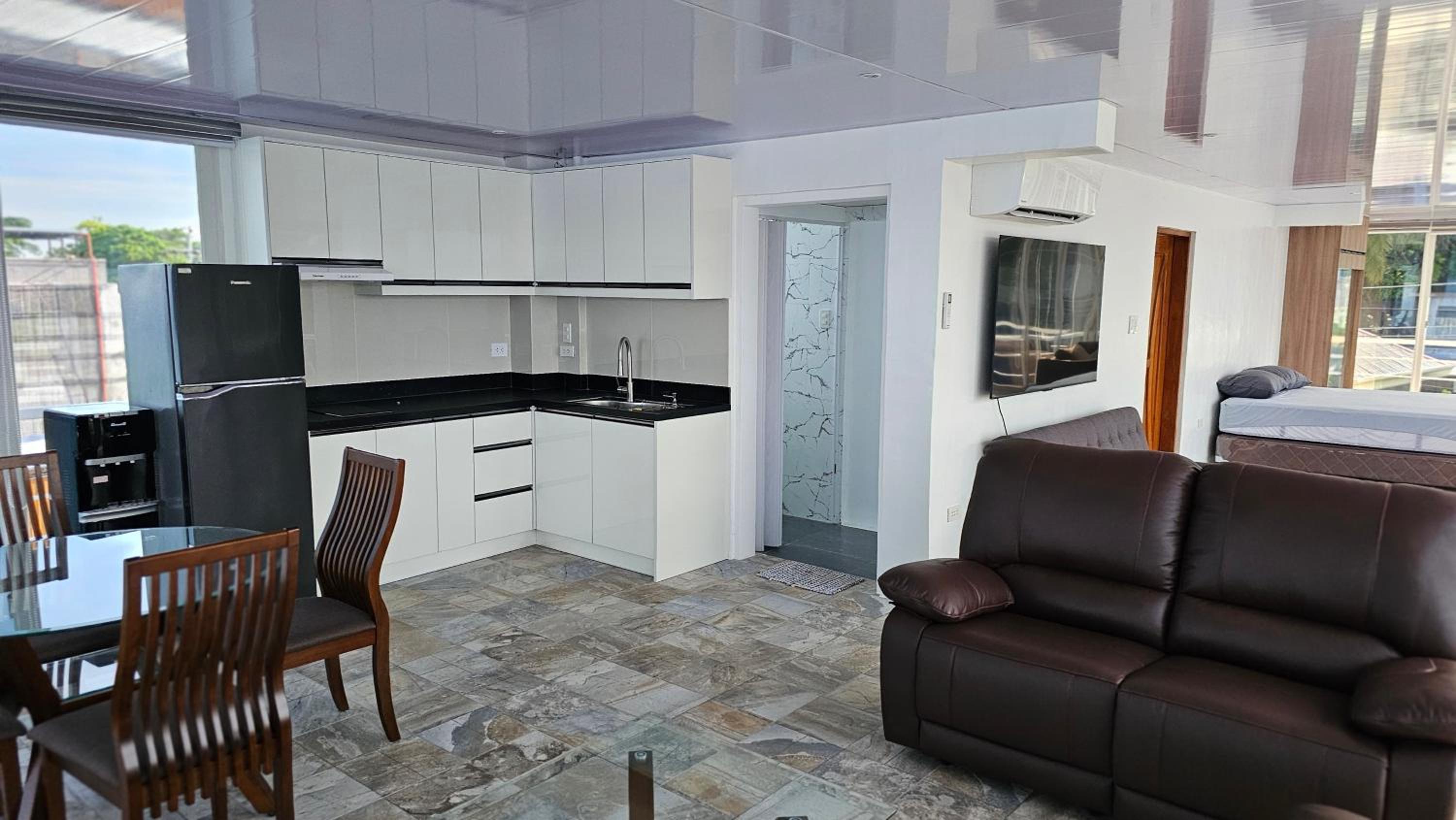 Lydia's House, Samal beach front apartments