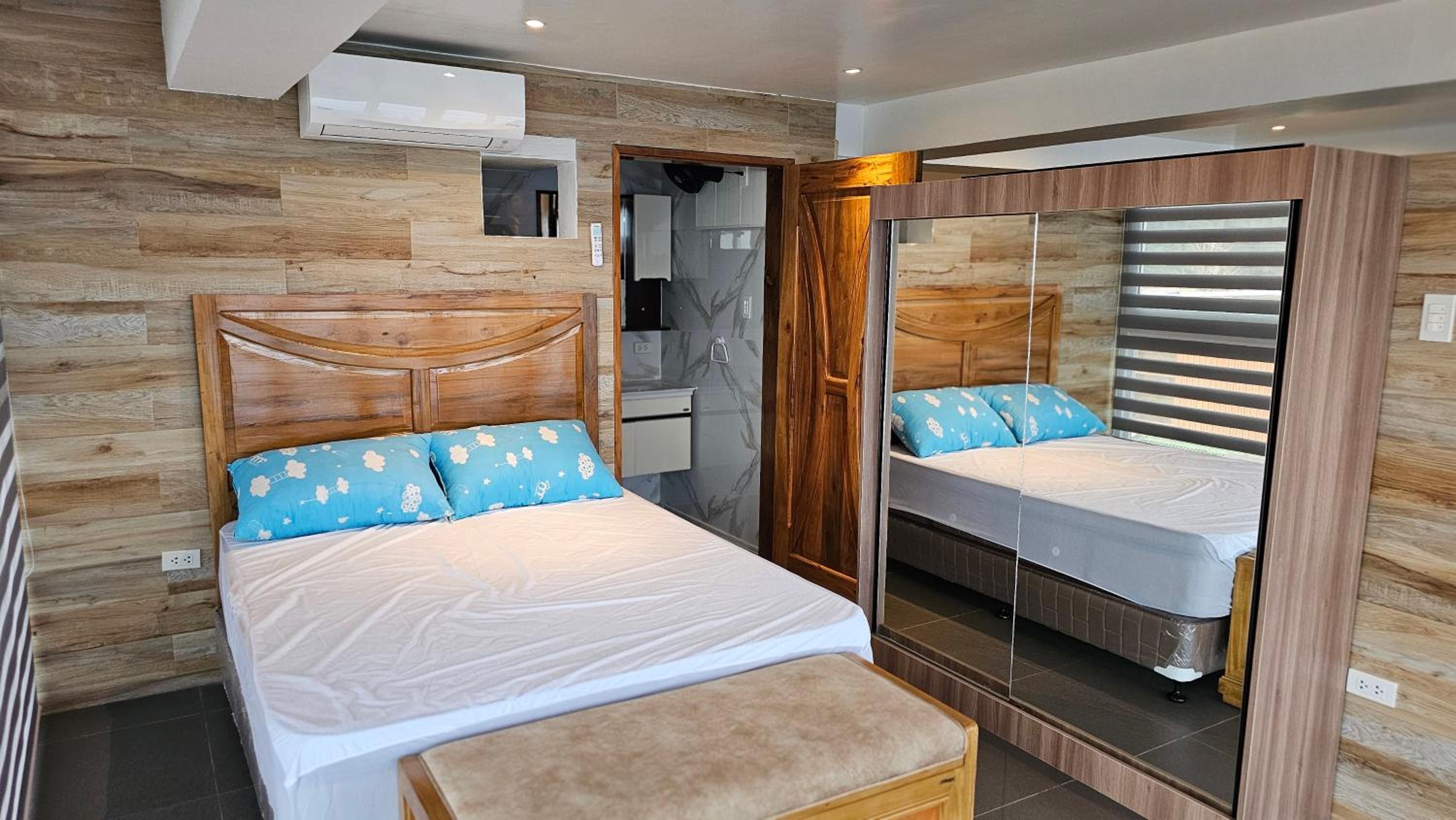 Lydia's House, Samal beach front apartments