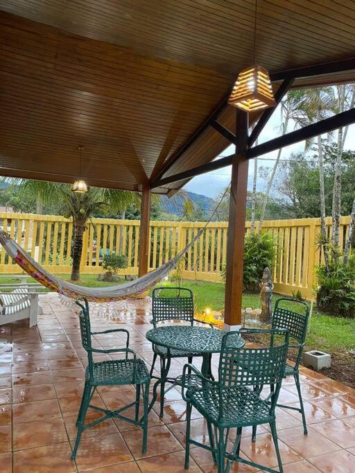 Casa a 5min da praia Maranduba