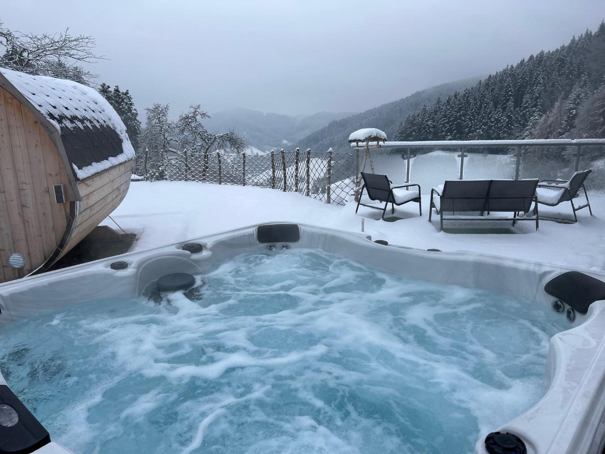 Loft mit Whirlpool & Fass-Sauna im Schwarzwald