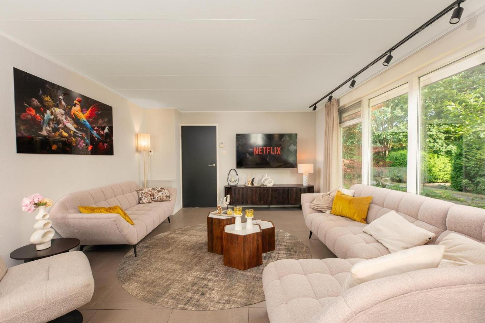 Group villa wit Hot tub| 12 people view 2