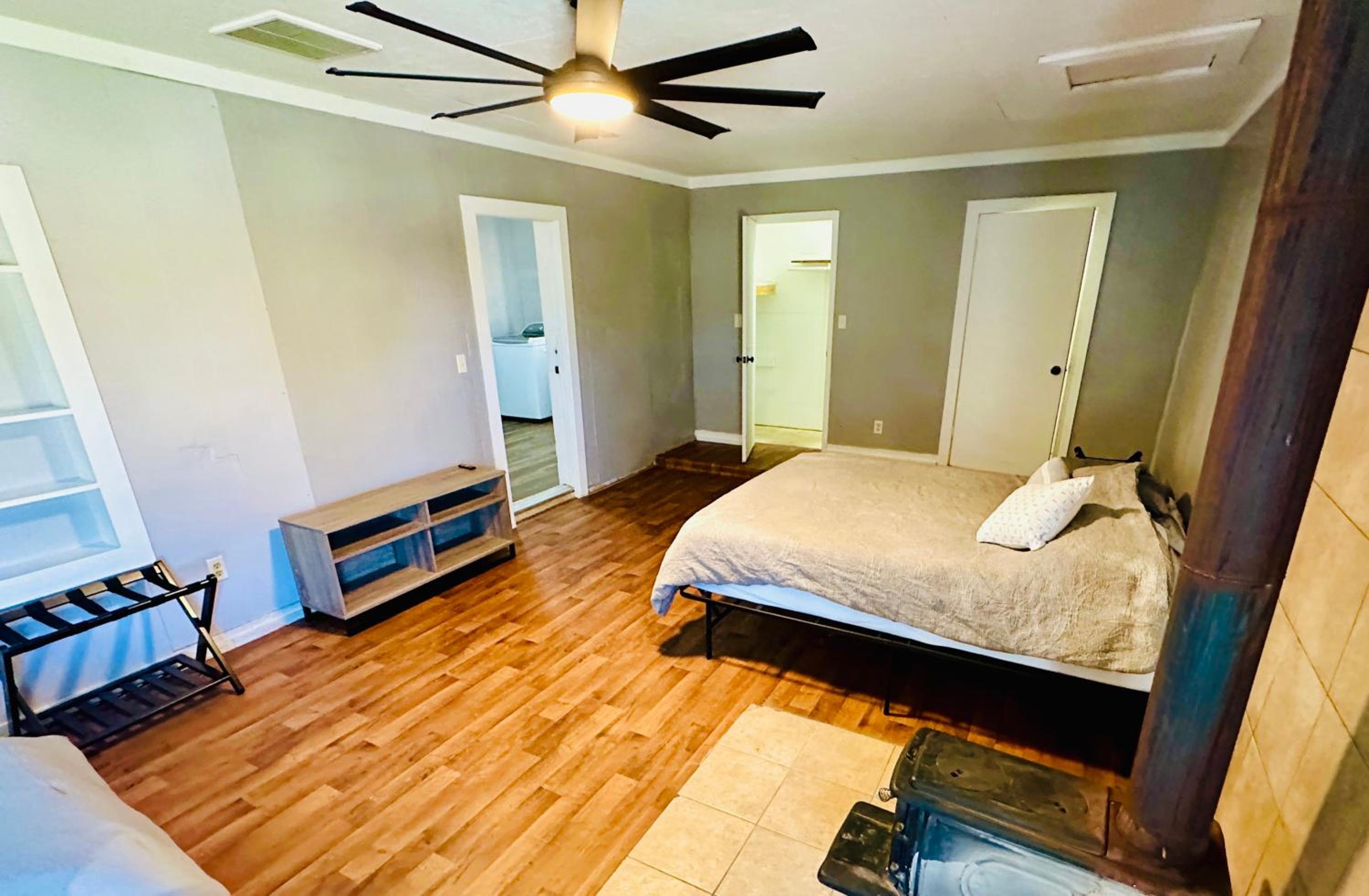 7 Hico Glamping Farm Animals Campfire near Glen Rose by Vacation Your Way