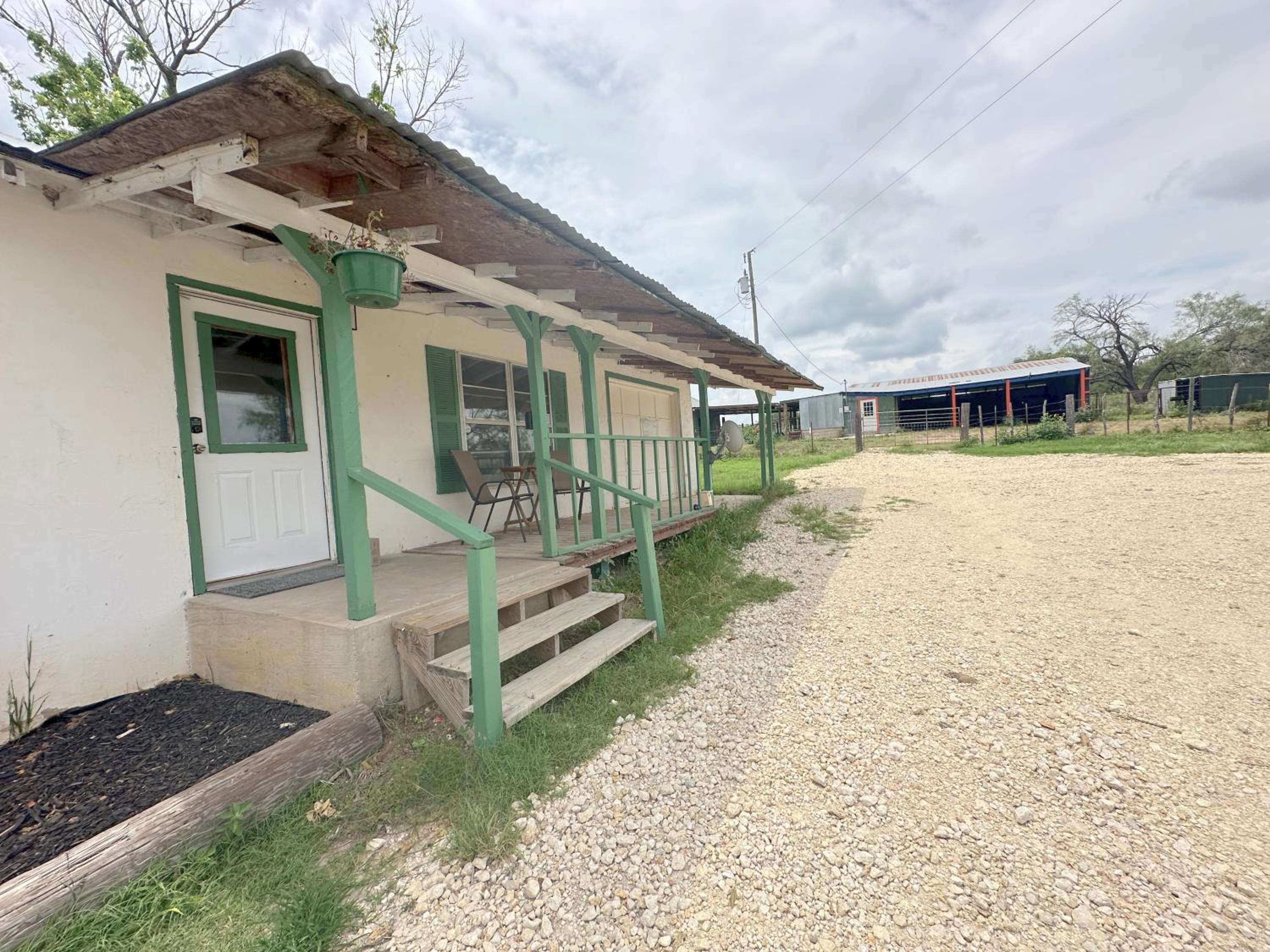 7 Hico Glamping Farm Animals Campfire near Glen Rose by Vacation Your Way