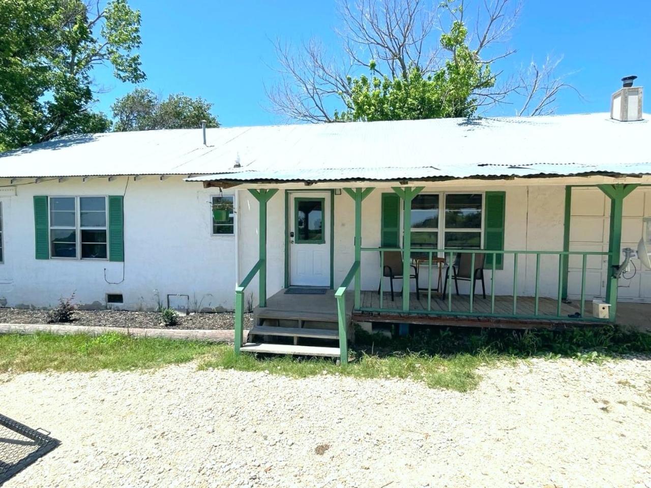 7 Hico Glamping Farm Animals Campfire near Glen Rose by Vacation Your Way
