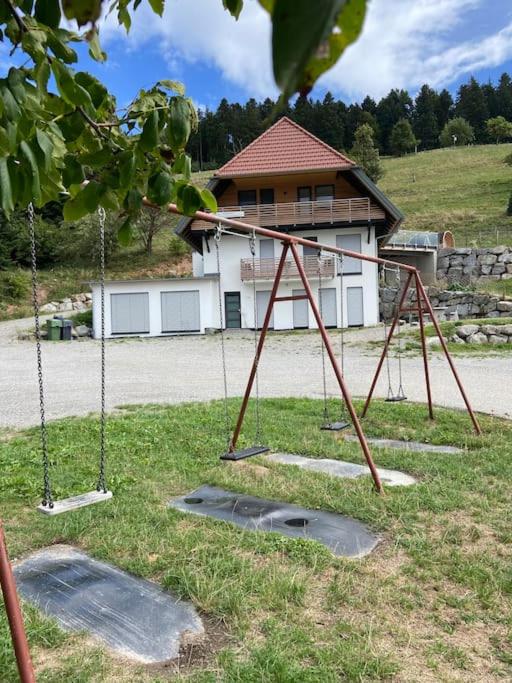 FeWo mit Whirlpool, Infrarot-Sauna & Schwarzwaldblick