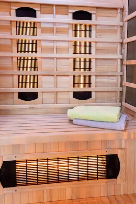 FeWo mit Whirlpool, Infrarot-Sauna & Schwarzwaldblick