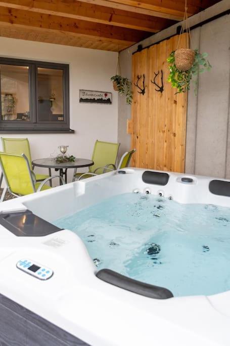 FeWo mit Whirlpool, Infrarot-Sauna & Schwarzwaldblick
