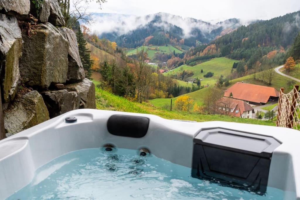 FeWo mit Whirlpool, Infrarot-Sauna & Schwarzwaldblick
