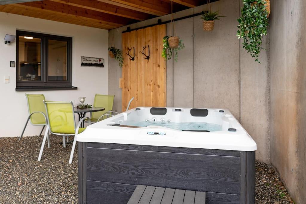 FeWo mit Whirlpool, Infrarot-Sauna & Schwarzwaldblick