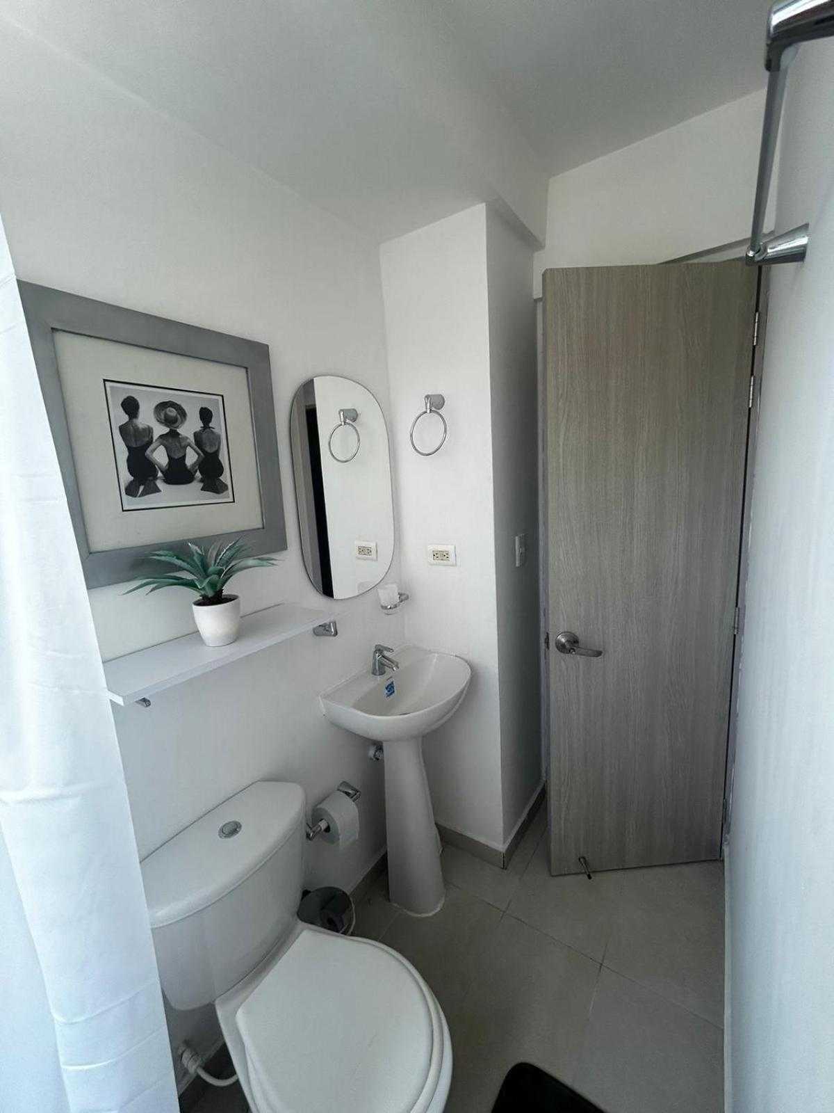 Disfruta cerca al mar: Piso 8 con dos habitaciones