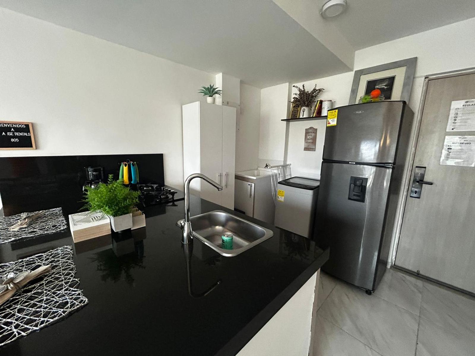 Disfruta cerca al mar: Piso 8 con dos habitaciones