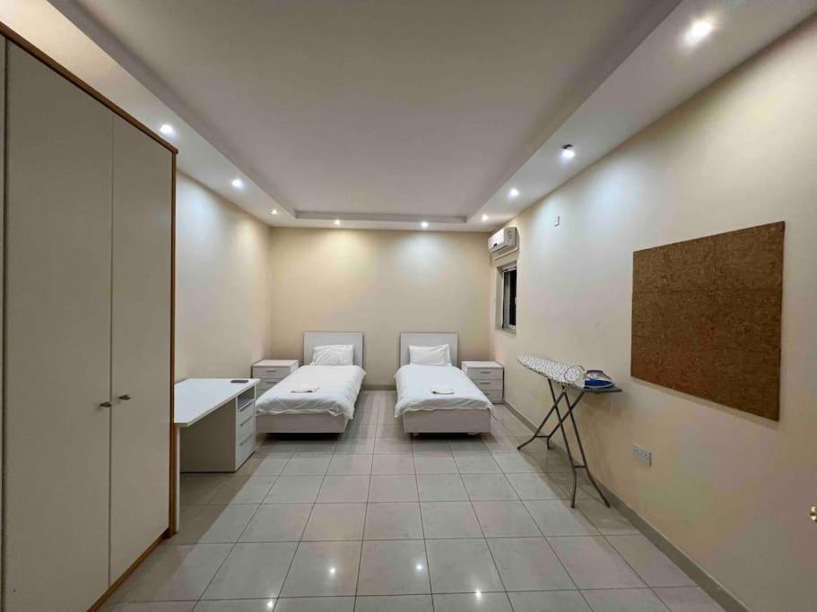 Spacious 4-Bedroom Apartment with Sea View photo 2