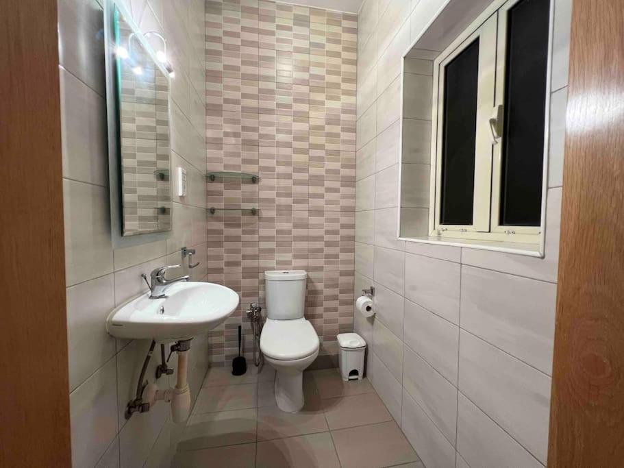 Spacious 4-Bedroom Apartment with Sea View photo 2