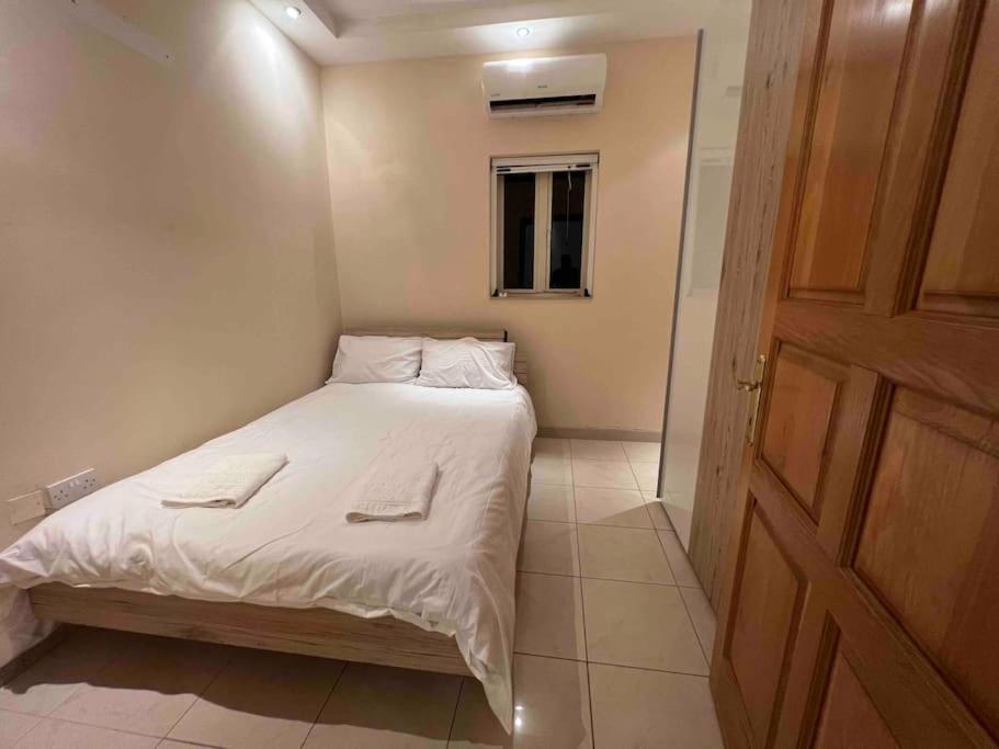 Spacious 4-Bedroom Apartment with Sea View photo 4