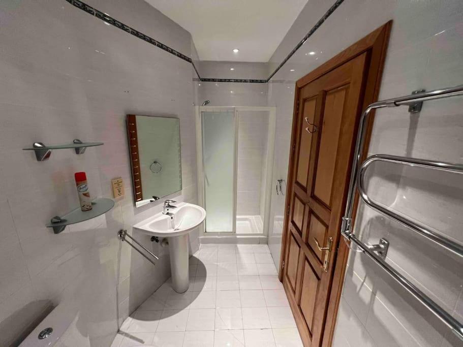 Spacious 4-Bedroom Apartment with Sea View photo 5