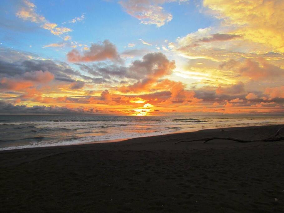 #17A Hermosa Beach Bungalow 1st floor 1 bedroom Apt