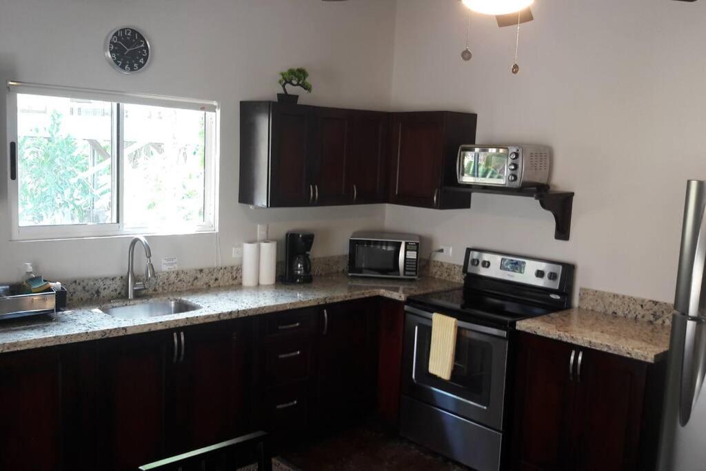 #17A Hermosa Beach Bungalow 1st floor 1 bedroom Apt