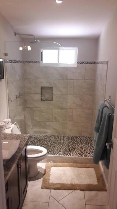 #17A Hermosa Beach Bungalow 1st floor 1 bedroom Apt