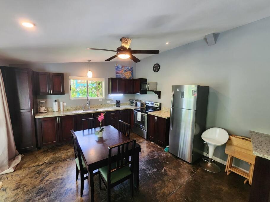 #17A Hermosa Beach Bungalow 1st floor 1 bedroom Apt