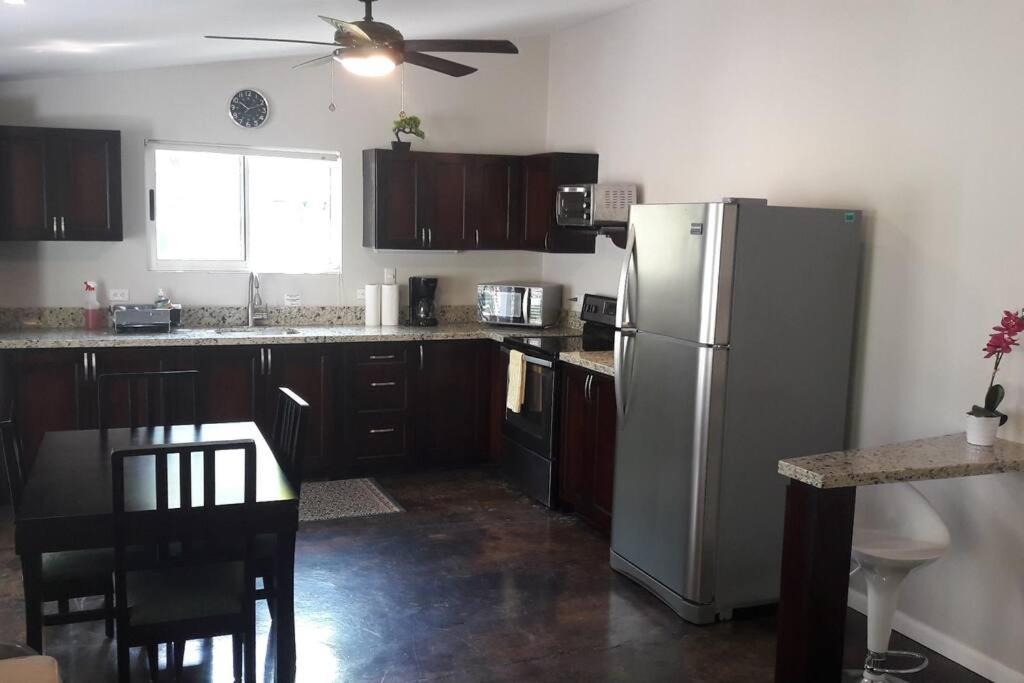 #17A Hermosa Beach Bungalow 1st floor 1 bedroom Apt