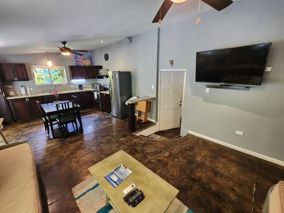 #17A Hermosa Beach Bungalow 1st floor 1 bedroom Apt