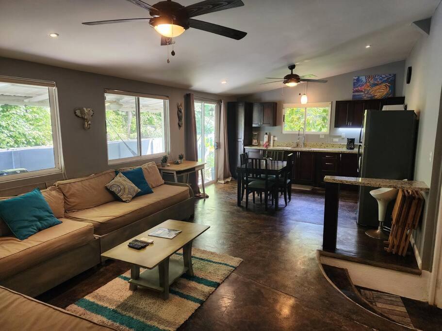 #17A Hermosa Beach Bungalow 1st floor 1 bedroom Apt