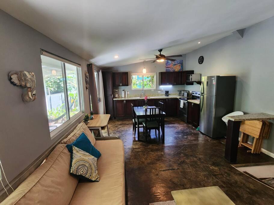 #17A Hermosa Beach Bungalow 1st floor 1 bedroom Apt