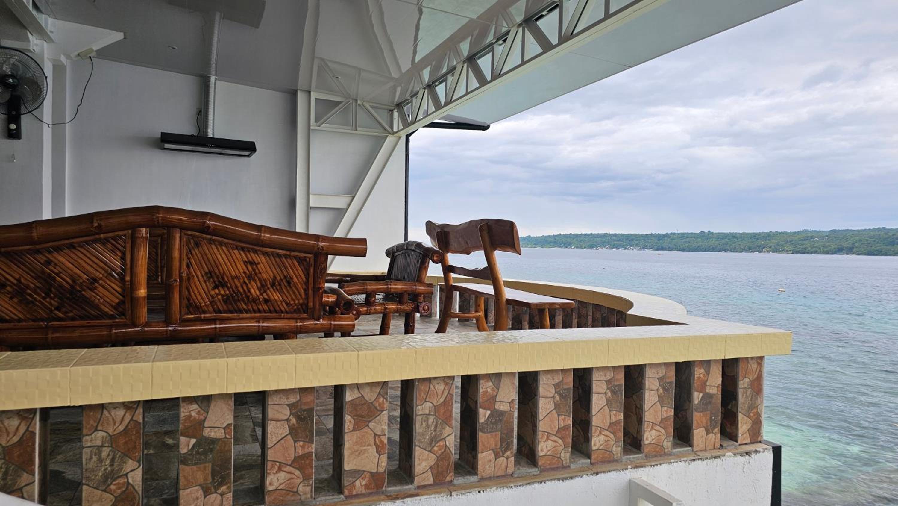 Lydia's House, Samal beach front apartments