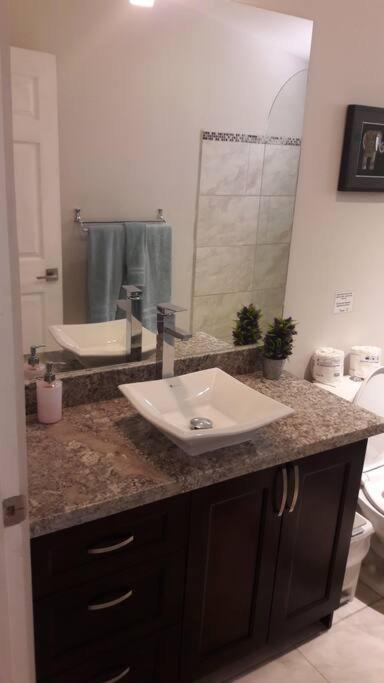 #17A Hermosa Beach Bungalow 1st floor 1 bedroom Apt