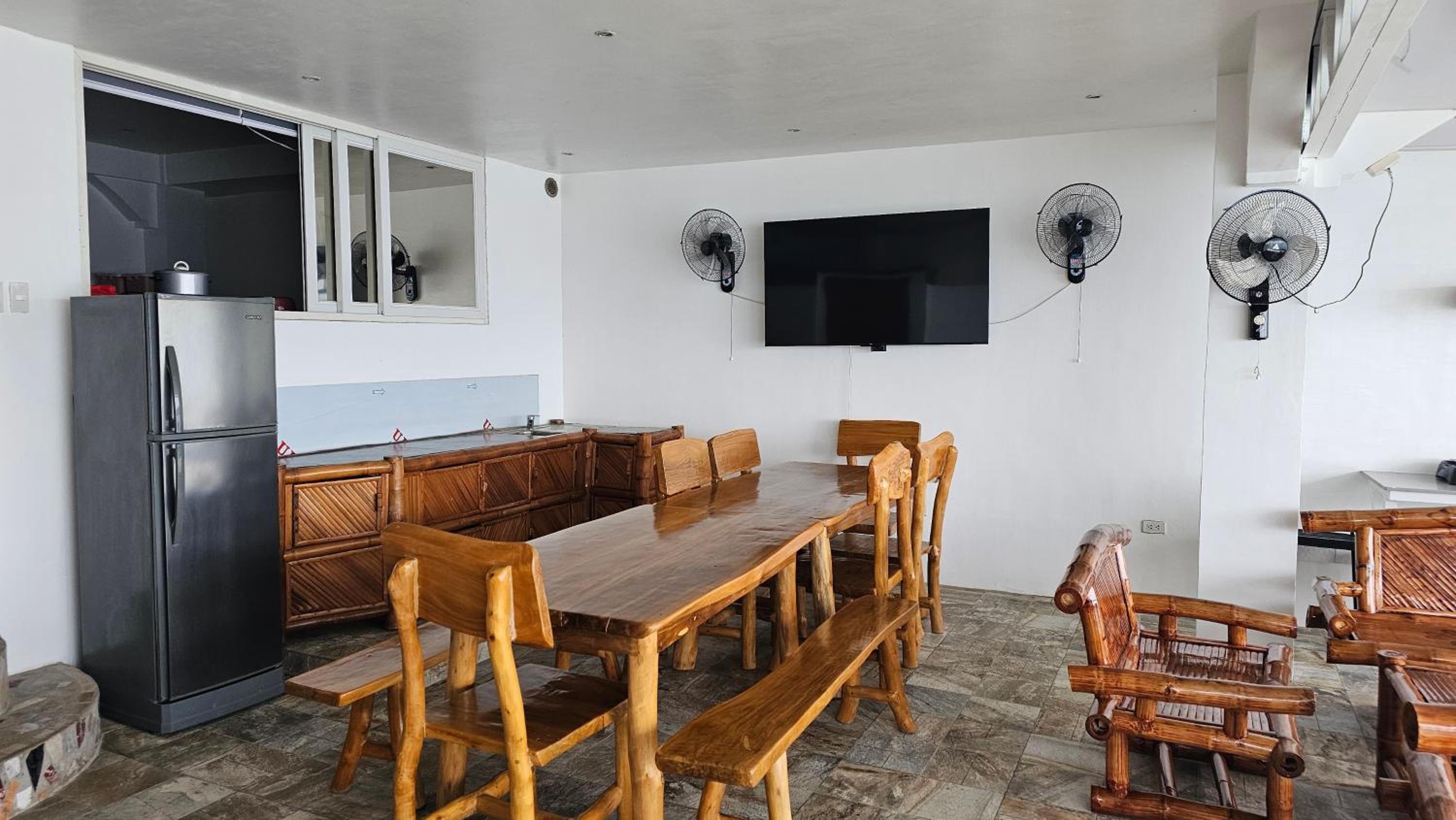 Lydia's House, Samal beach front apartments