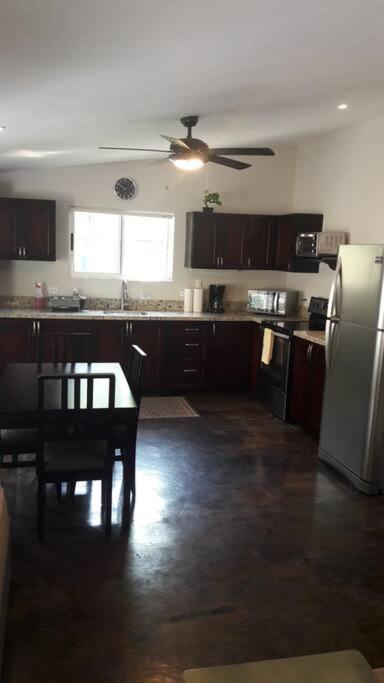 #17A Hermosa Beach Bungalow 1st floor 1 bedroom Apt