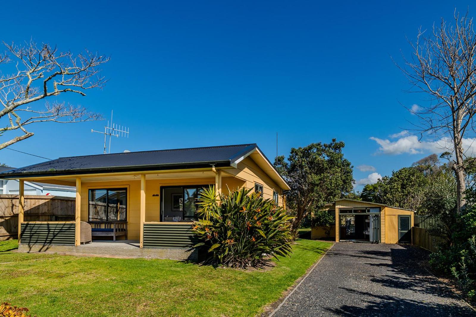 Fun Family Bach, close to beach and shops! view 4