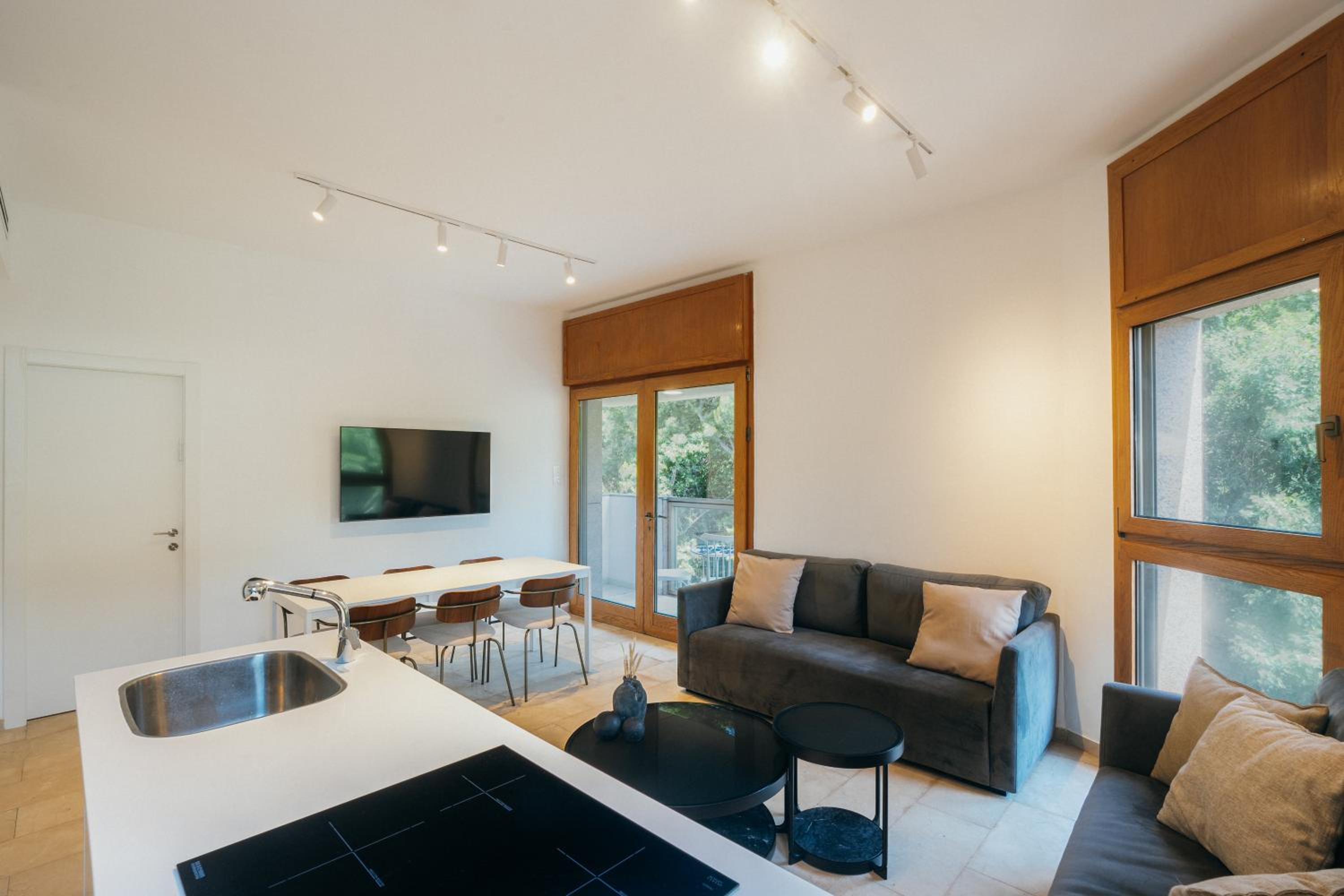 Meir Dizengoff Residence with Shelter