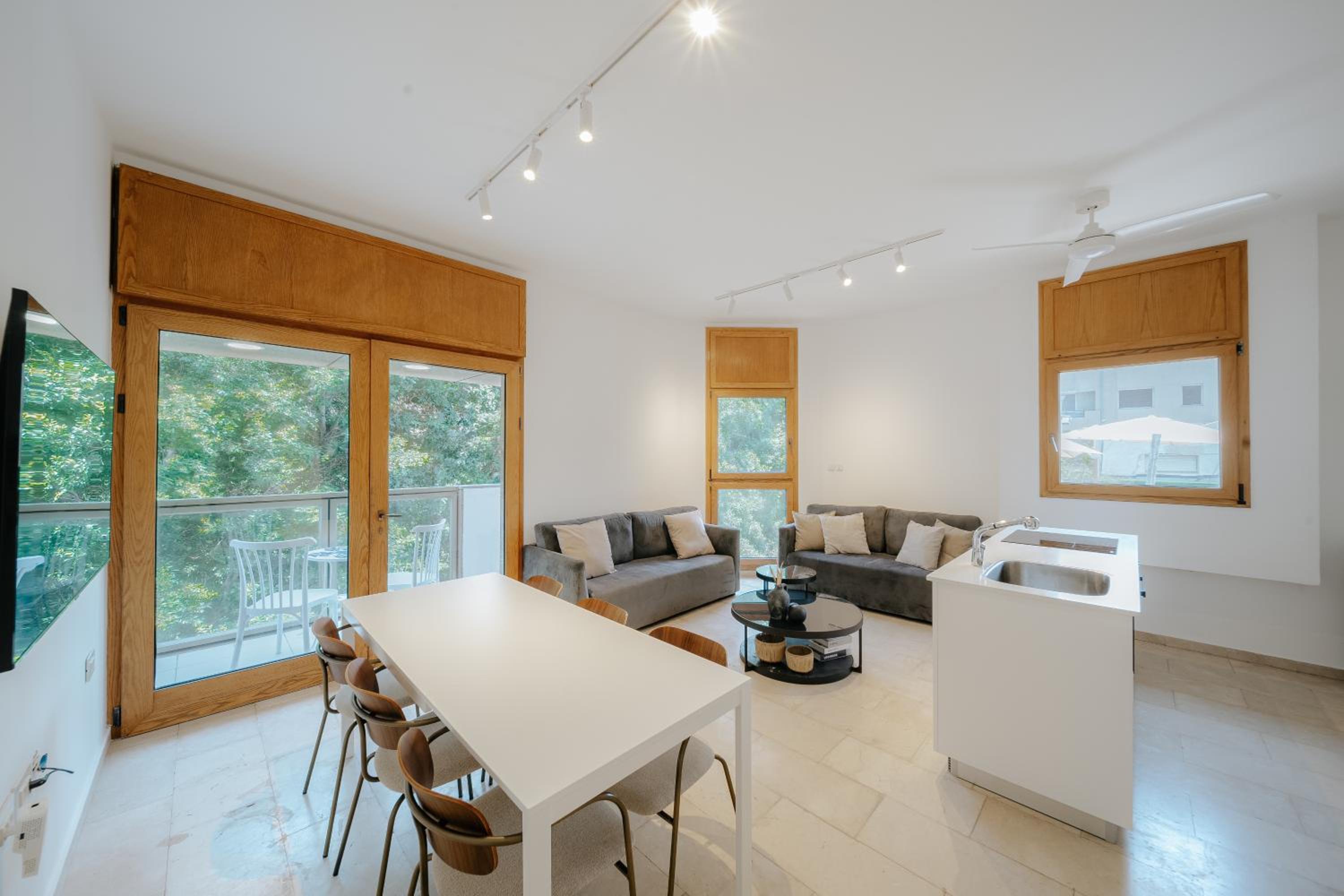 Meir Dizengoff Residence with Shelter