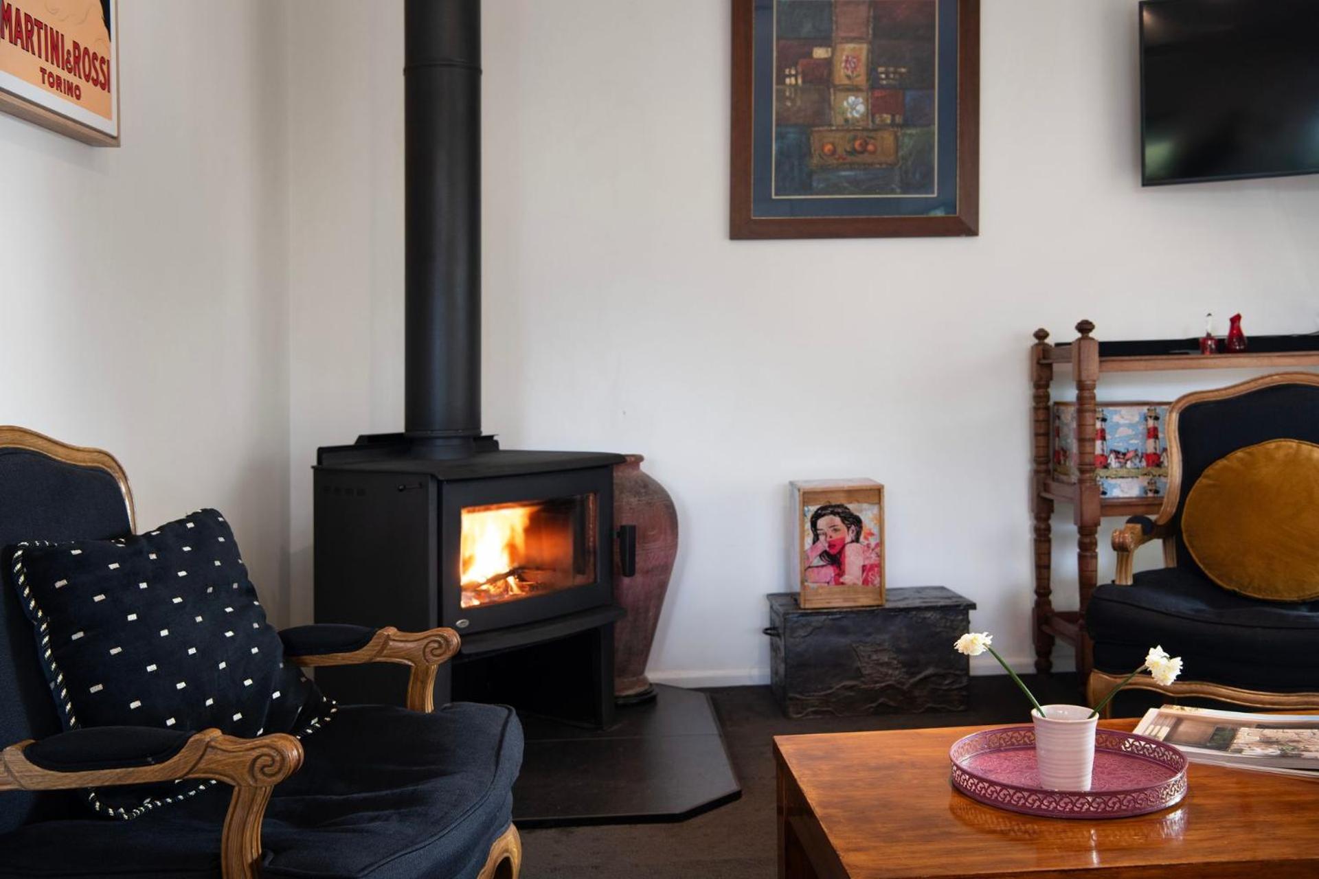 Raven Cottage- gorgeous gardens and cosy fire