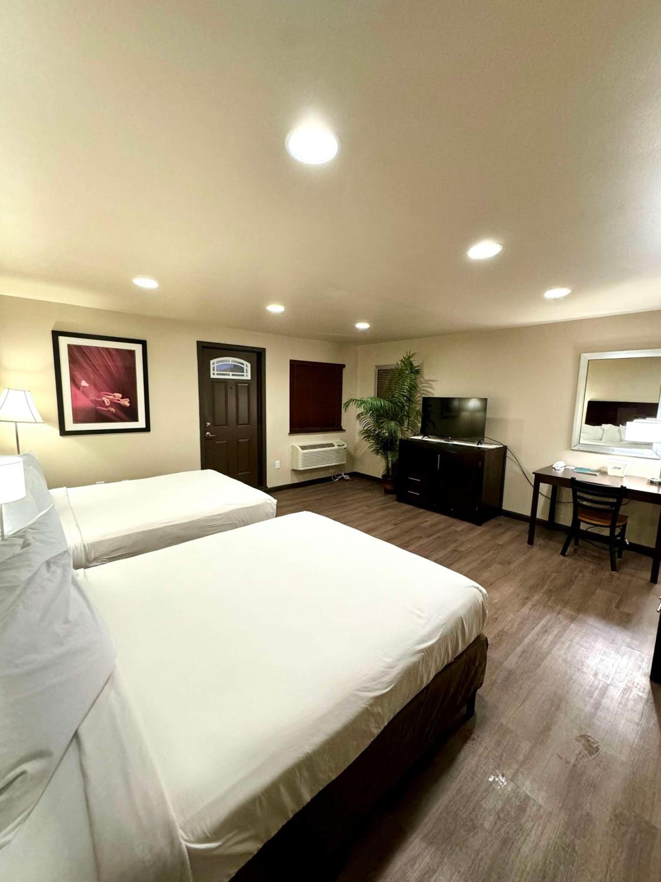 Marquette Vacations - Americas Best Value Inn Marquette - Property Image 7