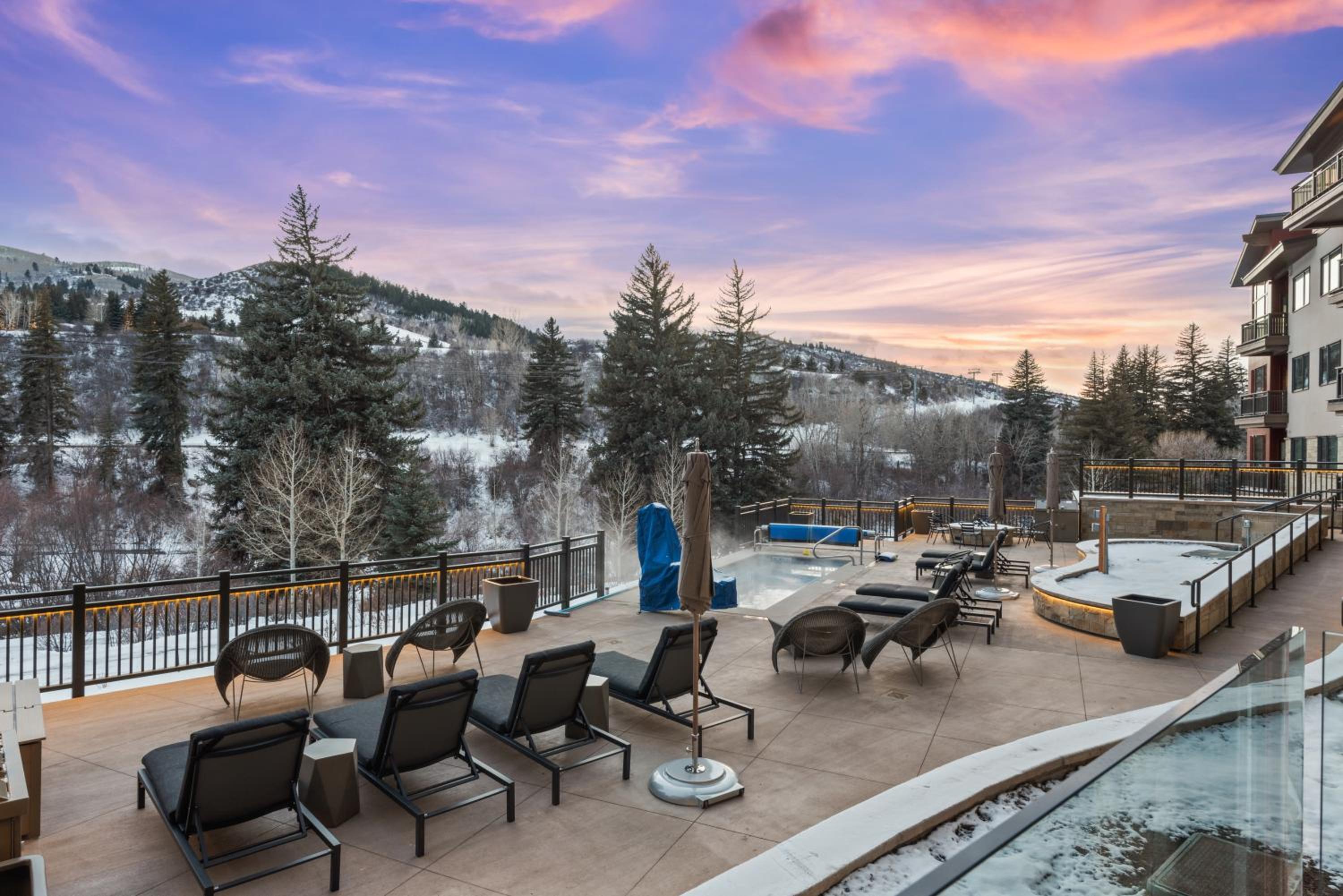 Riverfront Lodge 203 by East West Hospitality - Property Image 4