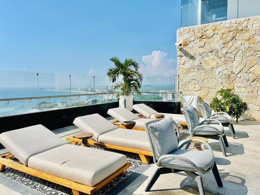Elegante departamento frente al mar en zona dorada view 4