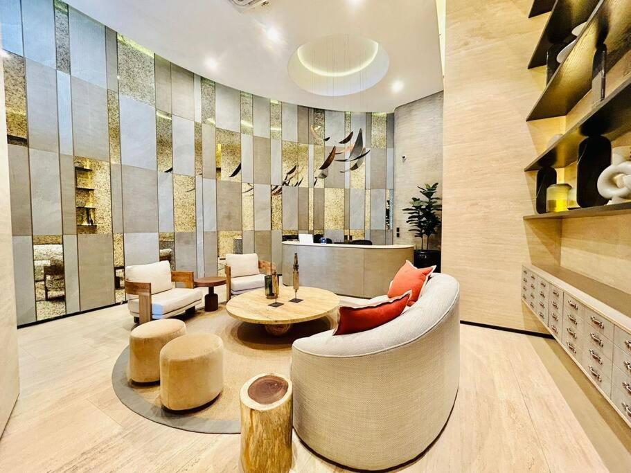 Elegante departamento frente al mar en zona dorada view 5