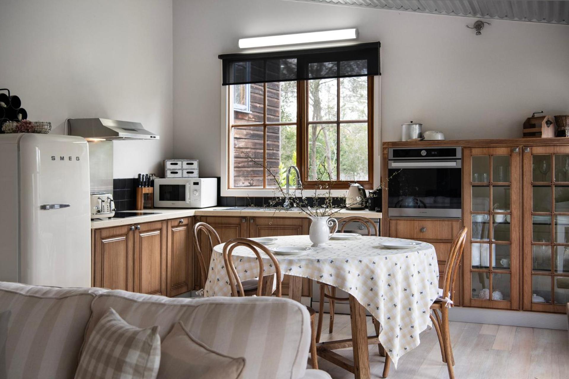 French Cottage- 2 bedrooms with huge spa
