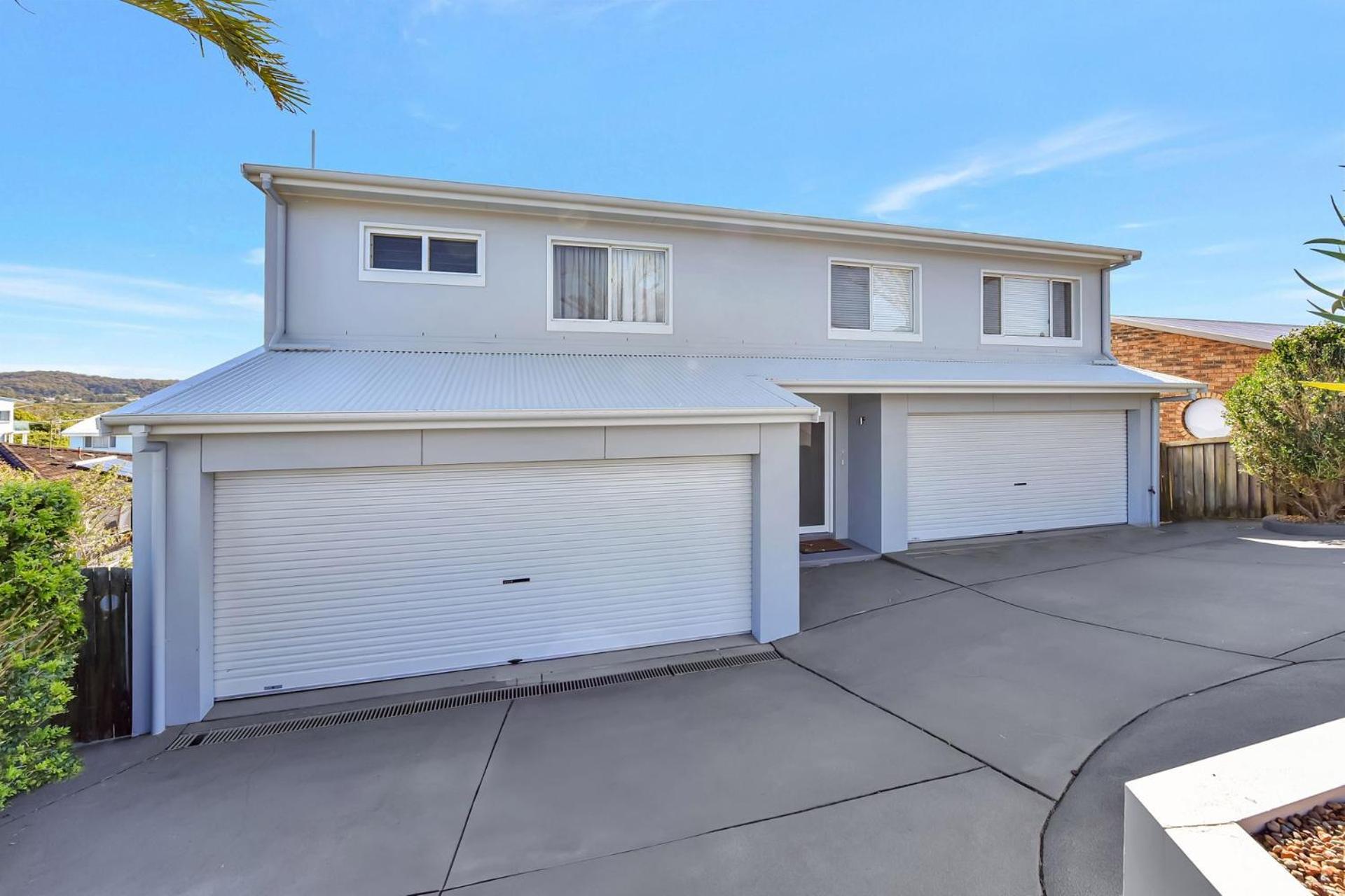 Panorama Views Beach House - Caves beach 6 minute drive