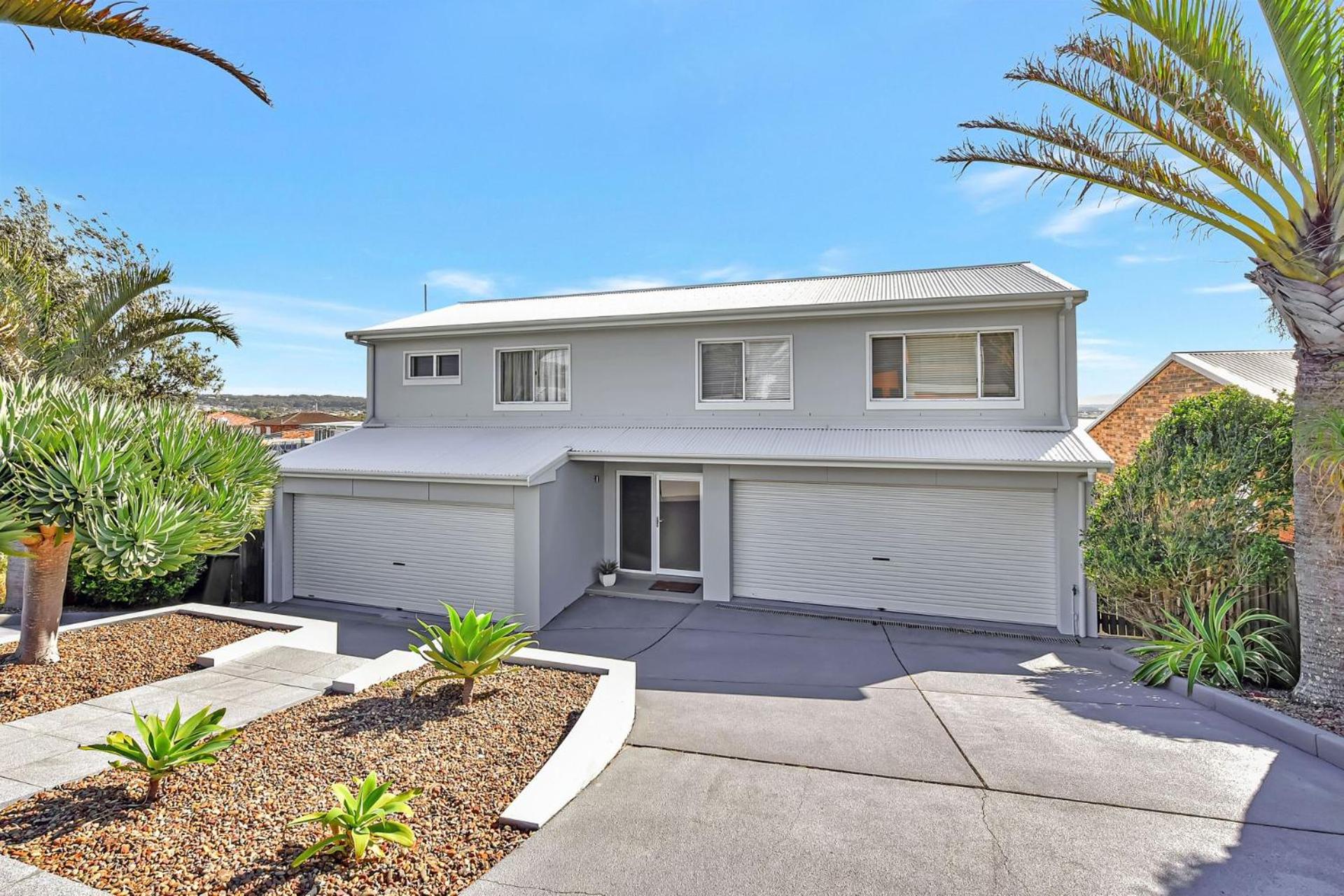 Panorama Views Beach House - Caves beach 6 minute drive