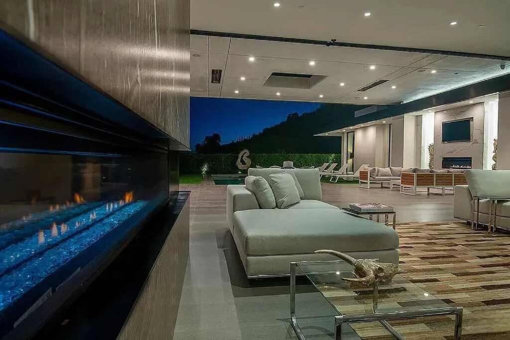Luxurious Beverly Hills Mansion,Pool,Sauna,Theater