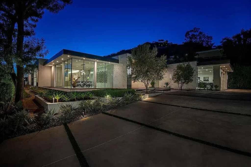 Luxurious Beverly Hills Mansion,Pool,Sauna,Theater