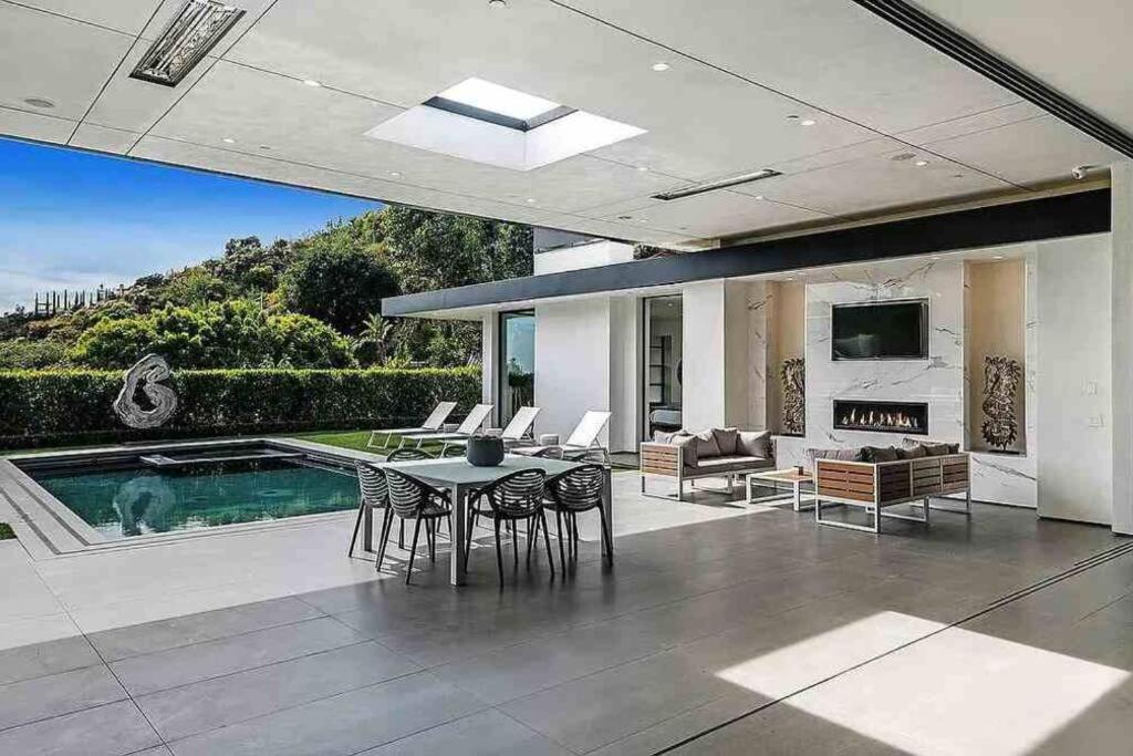 Luxurious Beverly Hills Mansion,Pool,Sauna,Theater