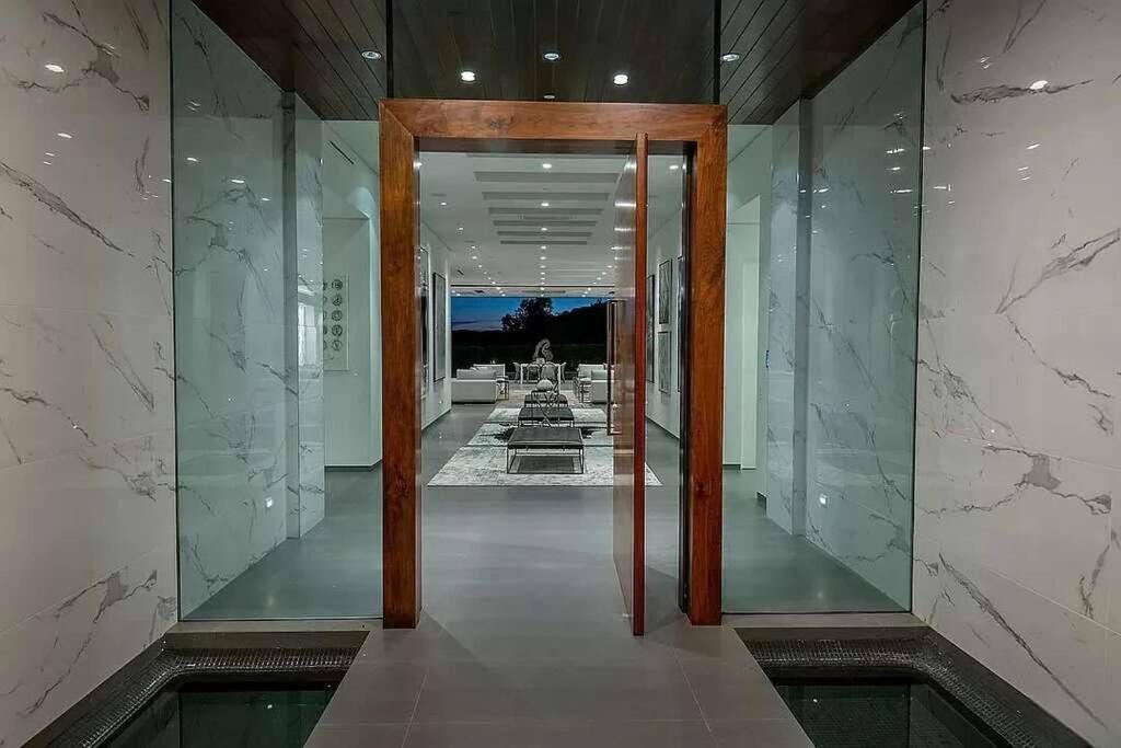 Luxurious Beverly Hills Mansion,Pool,Sauna,Theater